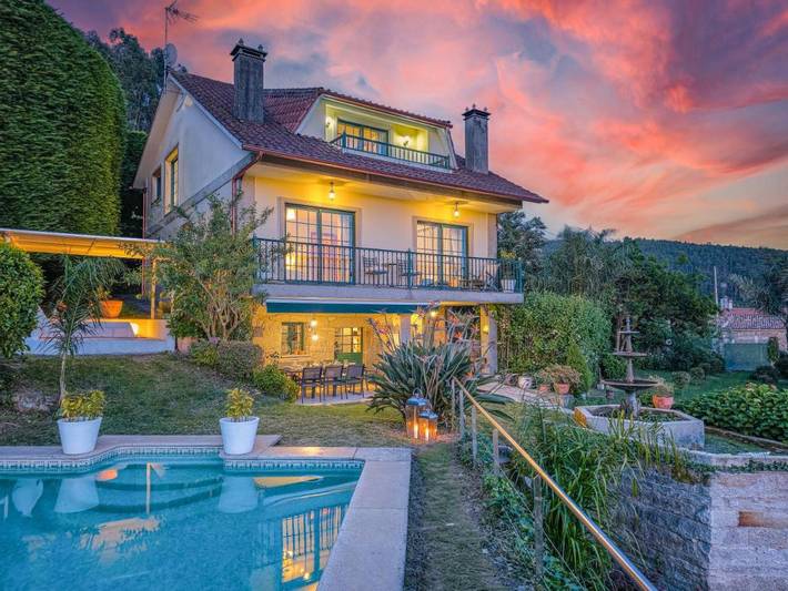 Casa de vacaciones para 8 personas, con Balcón y Jacuzzi además de Terraza y Jardín en Meaño