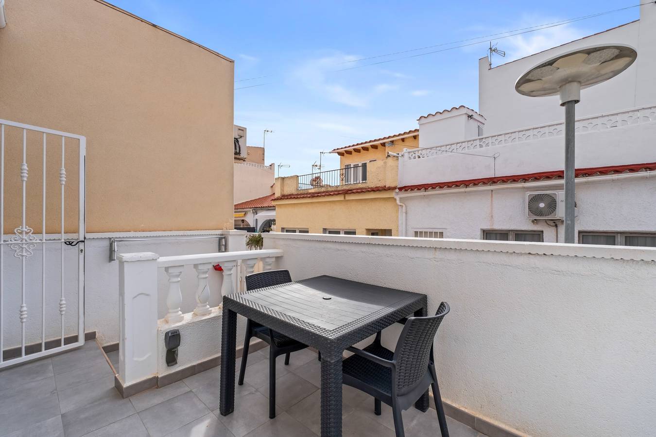 Apartamento entero, Apartamento 'Orientados Al Sur Yeyo Marina' con Terraza Compartida, Wi-Fi y Aire Acondicionado in San Fulgencio, Costa Blanca