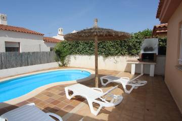Villa for 6 People in Deltebre, Tarragona Province, Photo 4