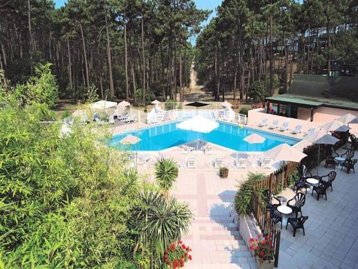 Location de vacances pour 3 personnes, avec piscine et balcon, adapté aux familles à Carcans