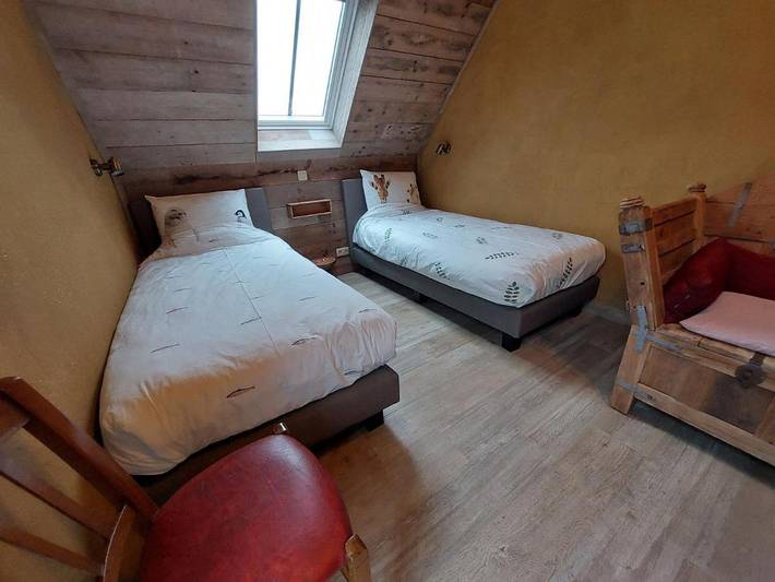 Chambre d’hôte pour 3 personnes, avec terrasse et piscine ainsi que vue et jardin, animaux acceptés à Poperinge - 3