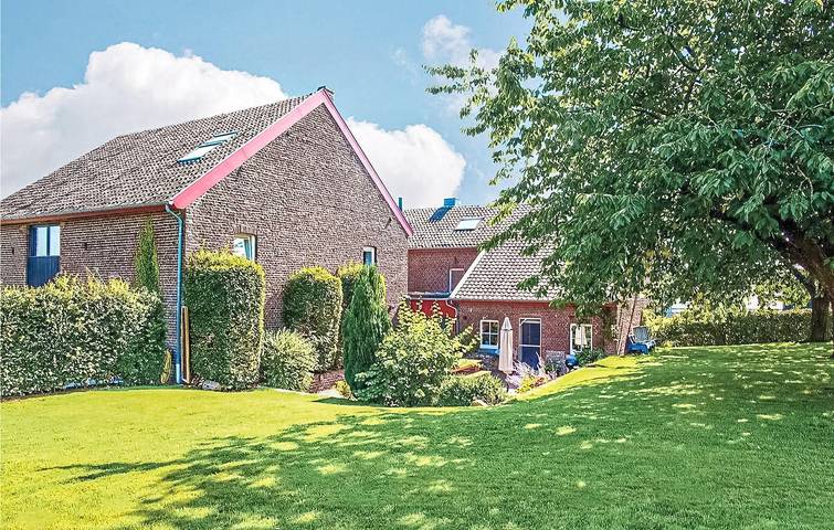 Maison de vacances pour 19 personnes, avec Terrasse et Jardin à Oupeye