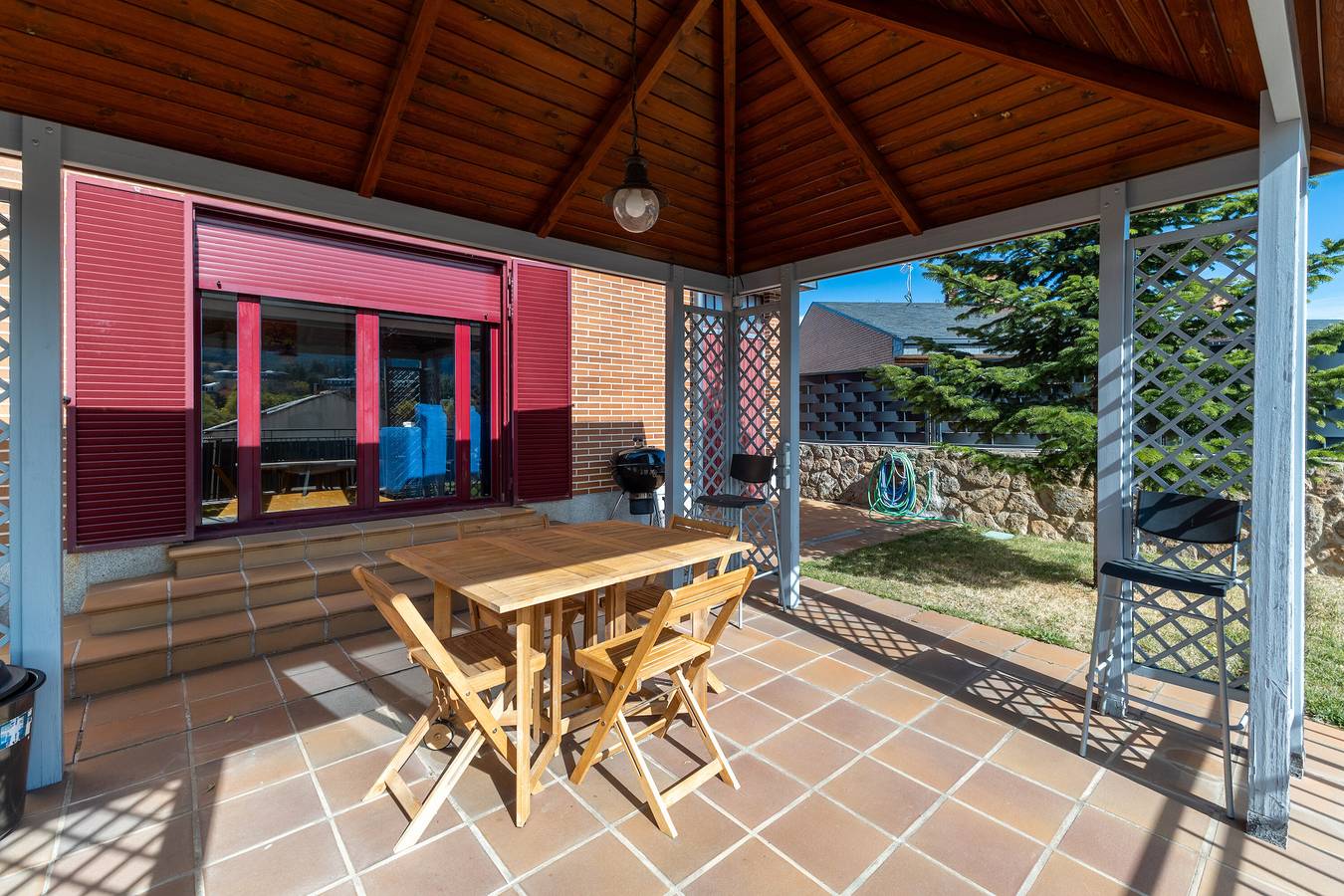 Holiday Home 'Nootka' with Mountain View, Private Garden and Wi-Fi in El Espinar, Segovia Province