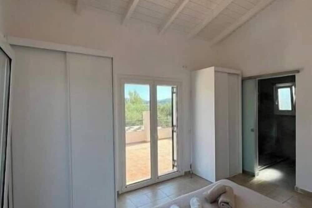 Villa Thelios, surrounded by nature and close to the Ionian Sea in Poulades, Korfu