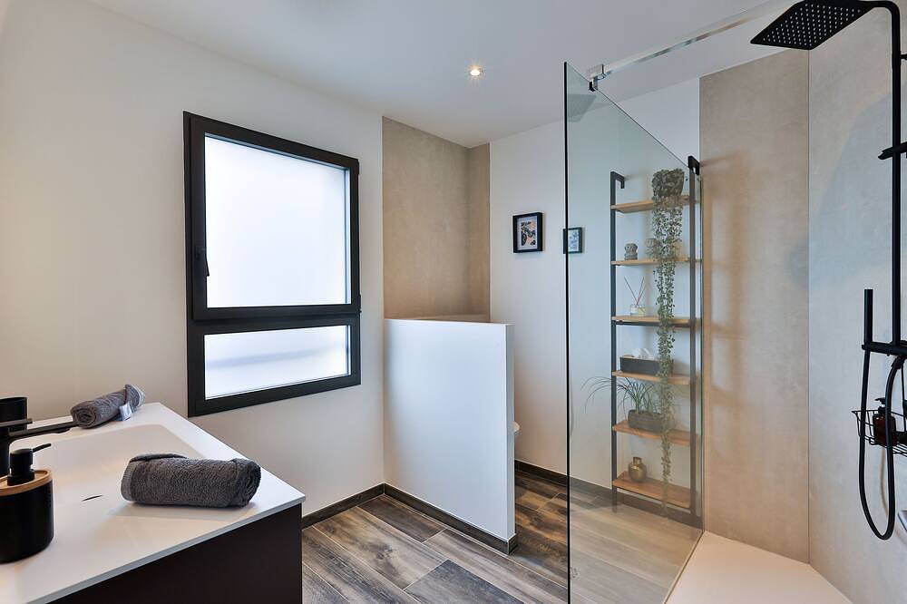 Suite Niack  climatisée & couloir de nage Balinais/spa dans le Var au calme in Saint-Paul-en-Forêt, Région de Draguignan