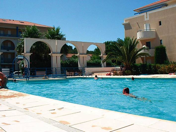 Appart’hôtel pour 6 personnes, avec jardin ainsi que terrasse et piscine