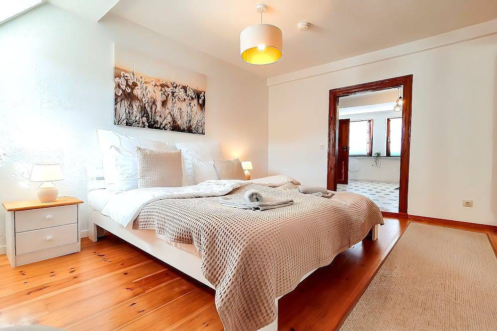 Ganze Wohnung, Romantic-Apartment mit Dachterrasse & Lounge, Waldblick, 80m² in Annweiler, Trifelsland