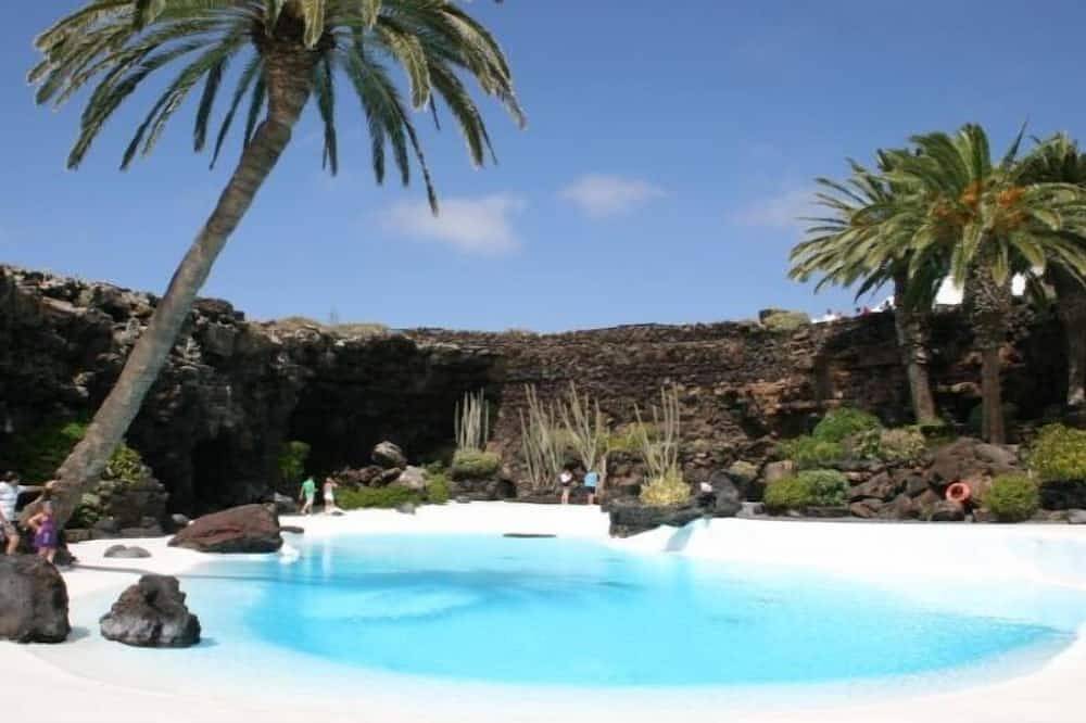 Entire apartment, Luxury Apartment with Pool, Hot Tub, and Free Accommodation Insurance, in Soo (Lanzarote), Teguise
