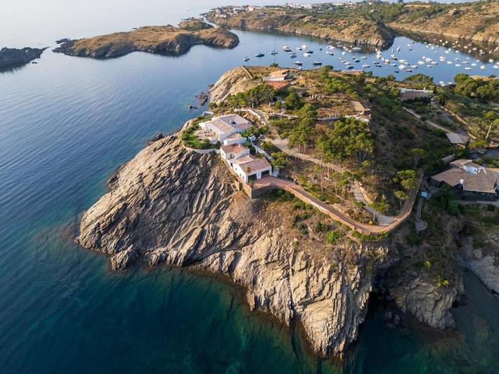 Villa voor 23 personen, with Terras and Tuin as well as Zwembad and Uitzicht in Cadaques