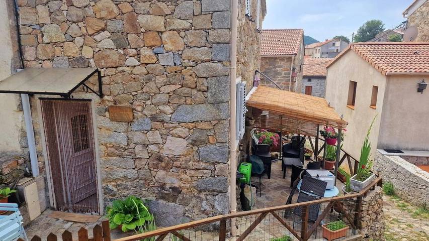 Location de vacances pour 2 personnes, avec terrasse, animaux acceptés à Bastelica