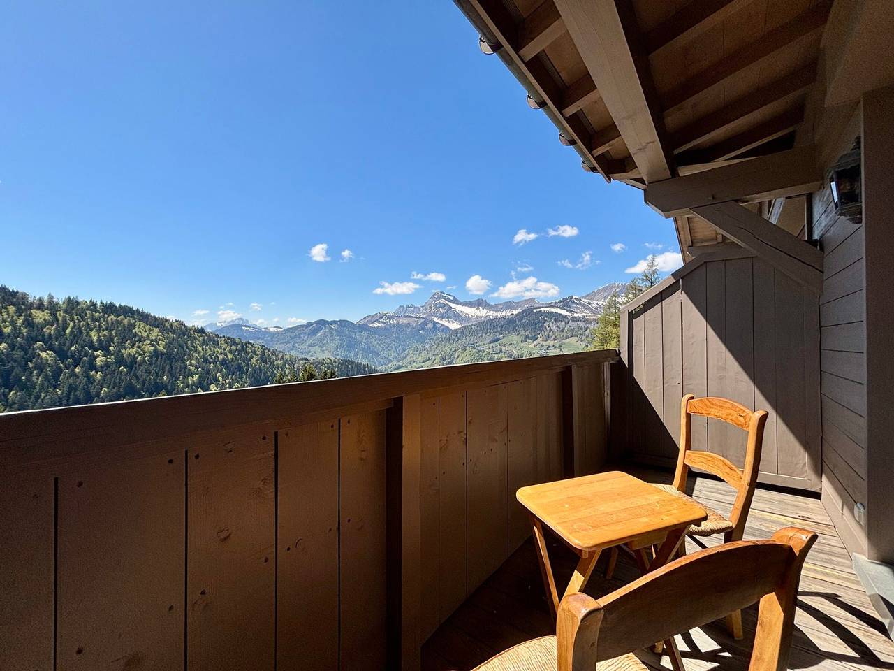 Ganze Wohnung, Charmantes Apartment mit Blick auf Mont Charvin und Parkplatz in Notre-Dame-de-Bellecombe, Albertville und Umgebung