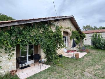 Cottage pour 2 personnes, avec vue et terrasse ainsi que jardin et piscine à Anthé