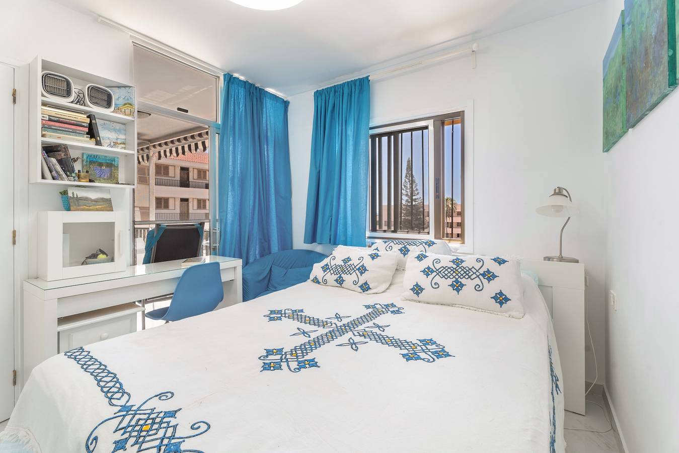 Hel leilighet, Vacation 'Feliz Playa Los Cristianos' with Sea View, Shared Pool and Wi-Fi in Los Cristianos, Arona