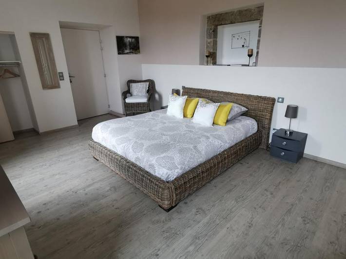 Location de vacances pour 3 personnes, avec terrasse et vue à Chambonas - 3