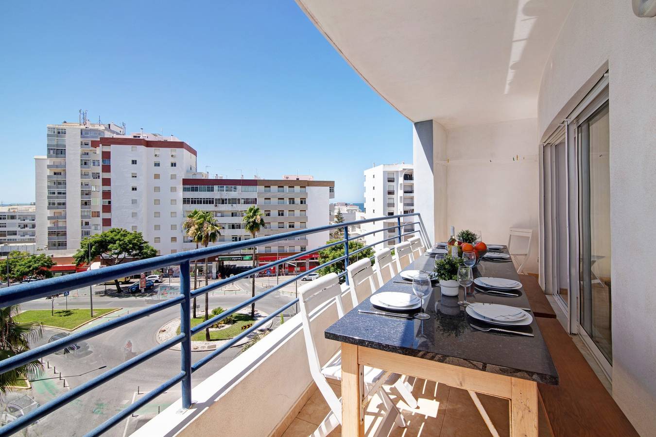 Apartamento inteiro, Apartamento 'Quarteira Beach Ii' com Varanda, Wi-Fi e Ar Condicionado in Quarteira, Distrito de Faro