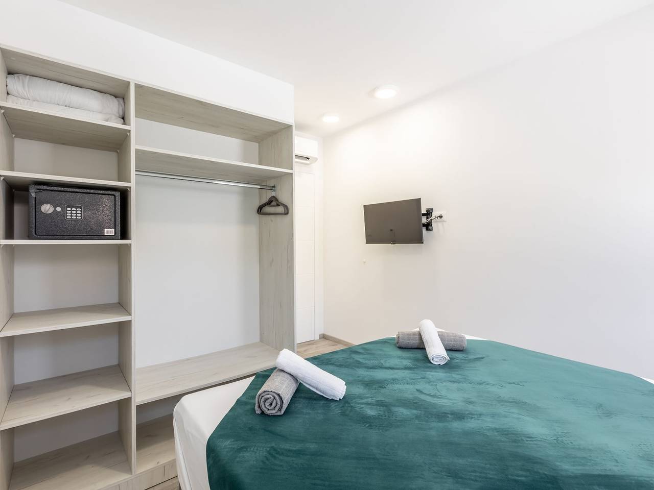 Villa Bonce - Five Bedroom Villa with Private Swimming Pool in Kastel Luksic, Kaštela