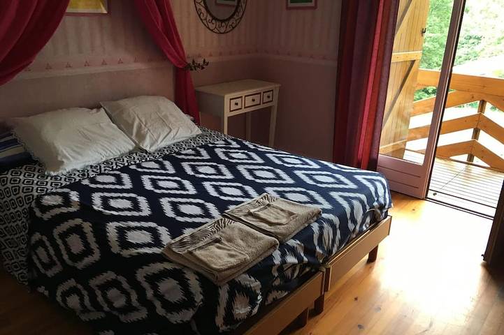 Location de vacances pour 6 personnes, avec balcon ainsi que piscine et jardin à Baurech - 2