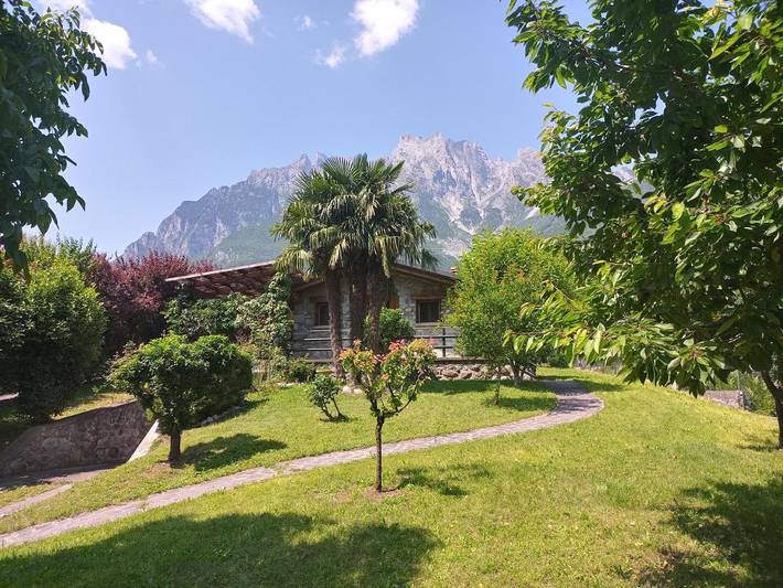 Location de vacances pour 4 personnes, avec jacuzzi et jardin à Capo di Ponte