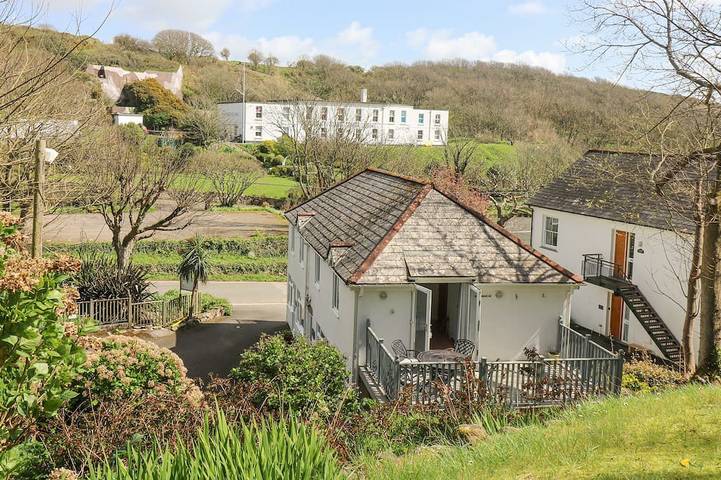 Holiday rental for 4 people, with garden in Porthcurno
