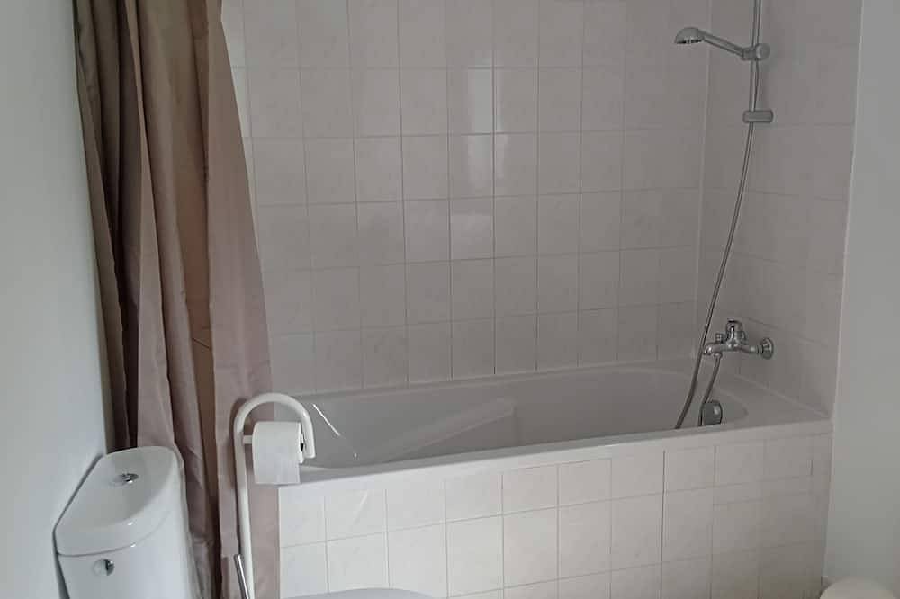 Entire apartment, Ground floor apartment in Saint-Coulomb, Saint-Malo region