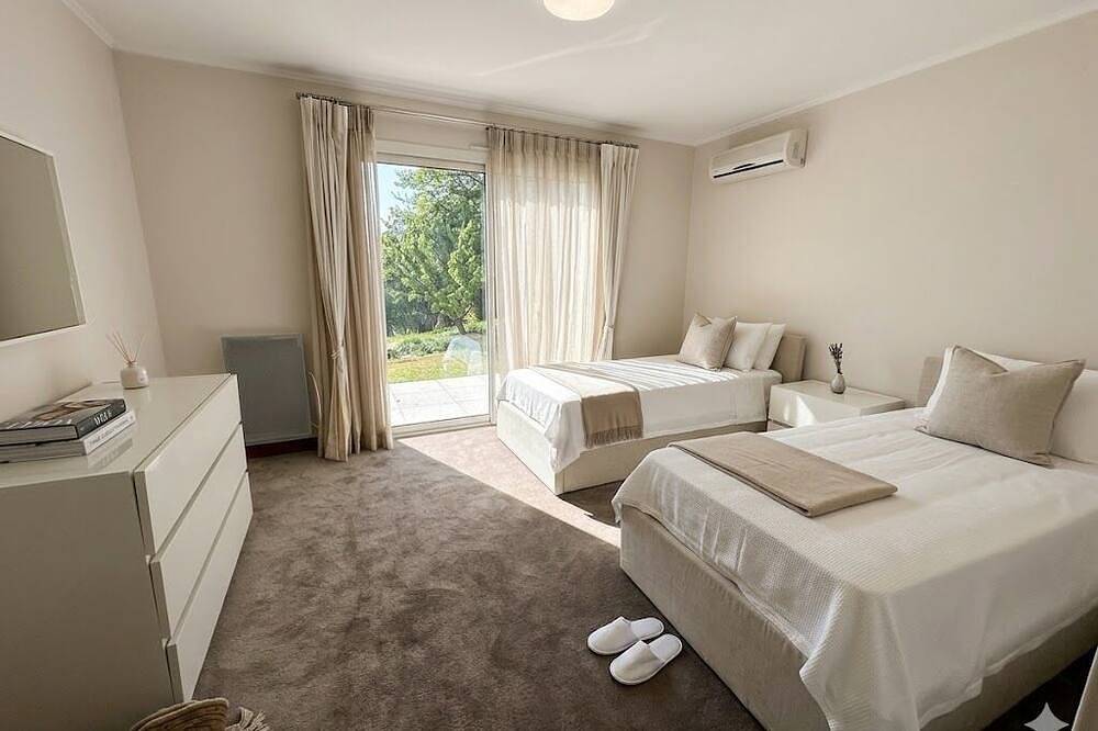 Villa Mont-Blanc & 6 bedrooms & views of the Alps and lake in Divonne-les-Bains, Gex