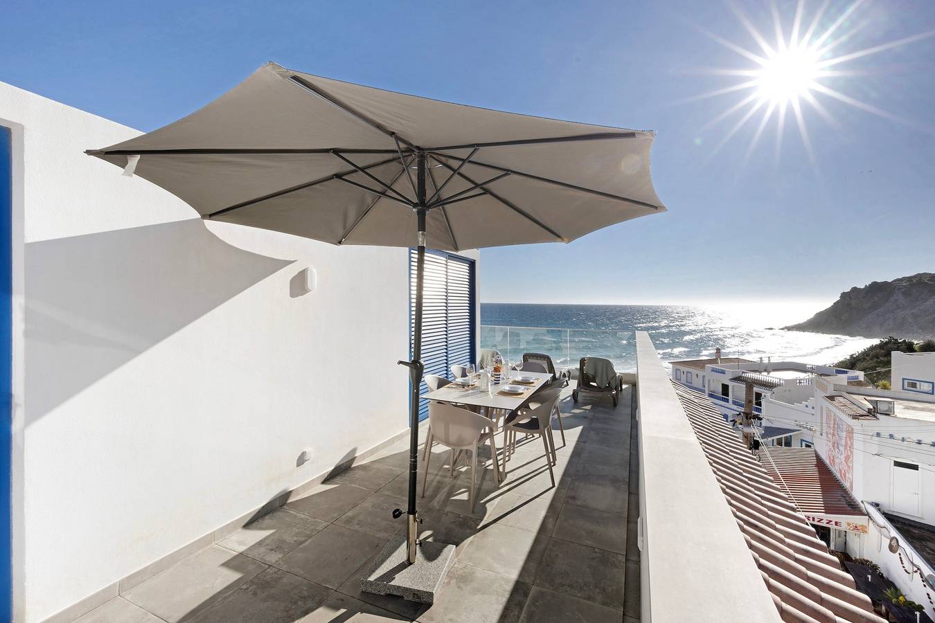Holiday Home 'Casinha' with Sea View, Wi-Fi and Air Conditioning in Praia do Burgau, Parque Natural do Sudoeste Alentejano e Costa Vicentina