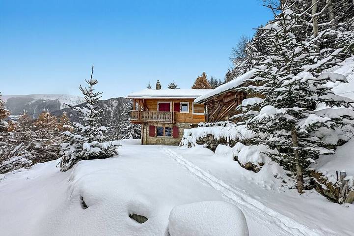 Ferienhaus für 6 Personen, mit Pool und Balkon sowie Garten im Wallis