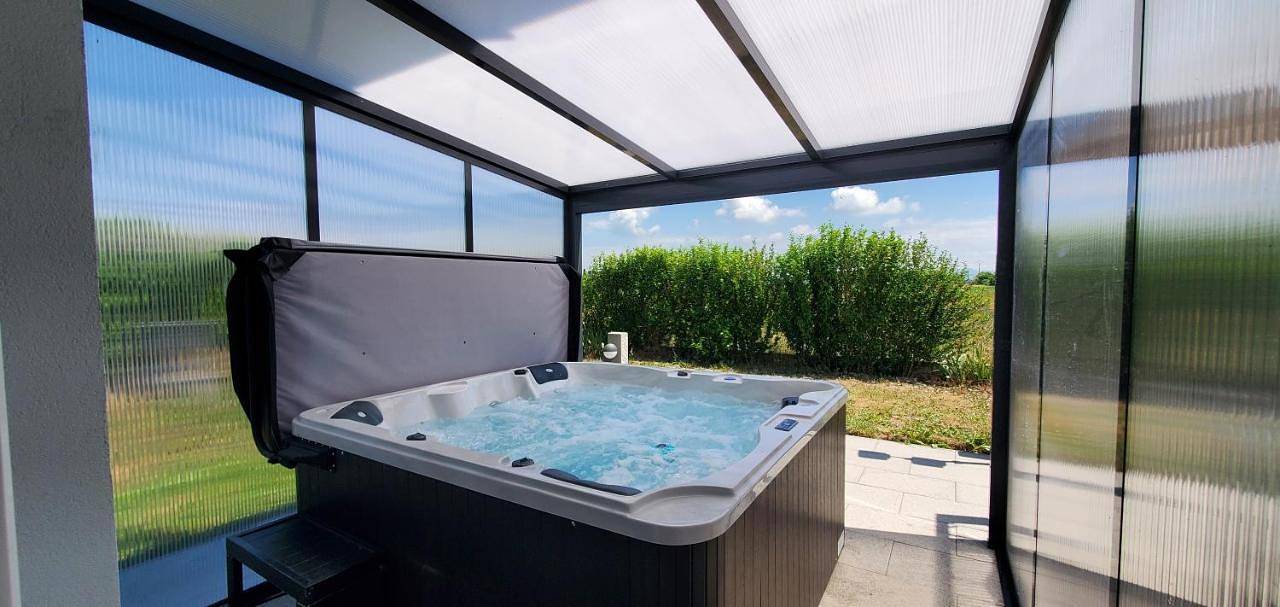 Appartement entier, Esplanade Home Private Spa Jacuzzi Sauna Parking, Colmar in Muntzenheim, Région de Colmar