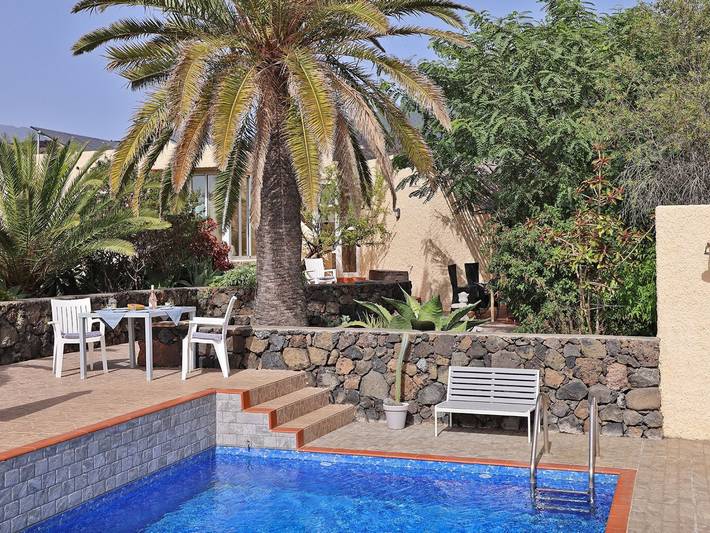 Bungalow para 4 personas, con jardín y terraza en La Palma