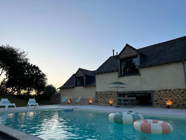 Alojamiento y desayuno para 2 personas, con piscina y vistas además de terraza y jardín - 1
