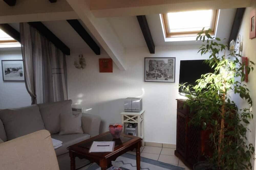 Large studio a small love nest. furnished accommodation 3 *** in Sainte-Lucie-de-Tallano, Parc naturel régional de Corse