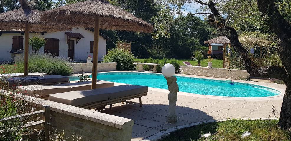 Location de vacances pour 2 personnes, avec sauna ainsi que jacuzzi et jardin, animaux acceptés à Bussac-Forêt - 2