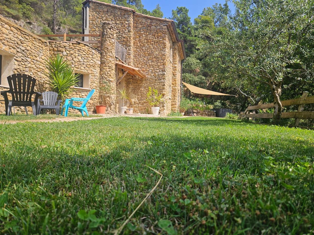 Villa 'Maison Du Soleil' mit Bergblick, privatem Pool und Wlan in Mérindol-les-Oliviers, Nyons und Umgebung