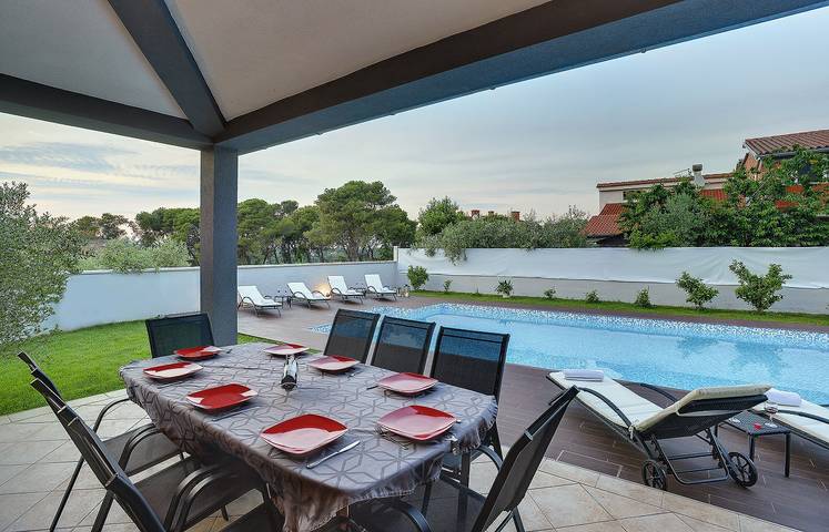 Villa für 9 Personen, mit Terrasse und Garten sowie Pool, mit Haustier in Medulin - 2