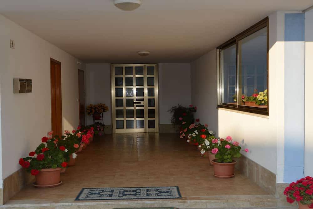 Entire apartment, Spacious apartment close to the beach - Beahost in Caorle, Venice Province