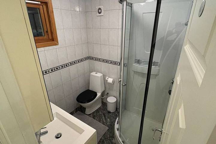 Entire apartment, Peaceful Stavanger Apartment with Private Entrance & Free Parking in Hinna, Stavanger