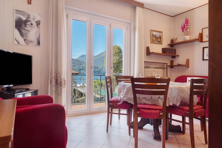 Vacation rental for 7 people, with Balcony and Yard as well as Lake view in Lago Maggiore