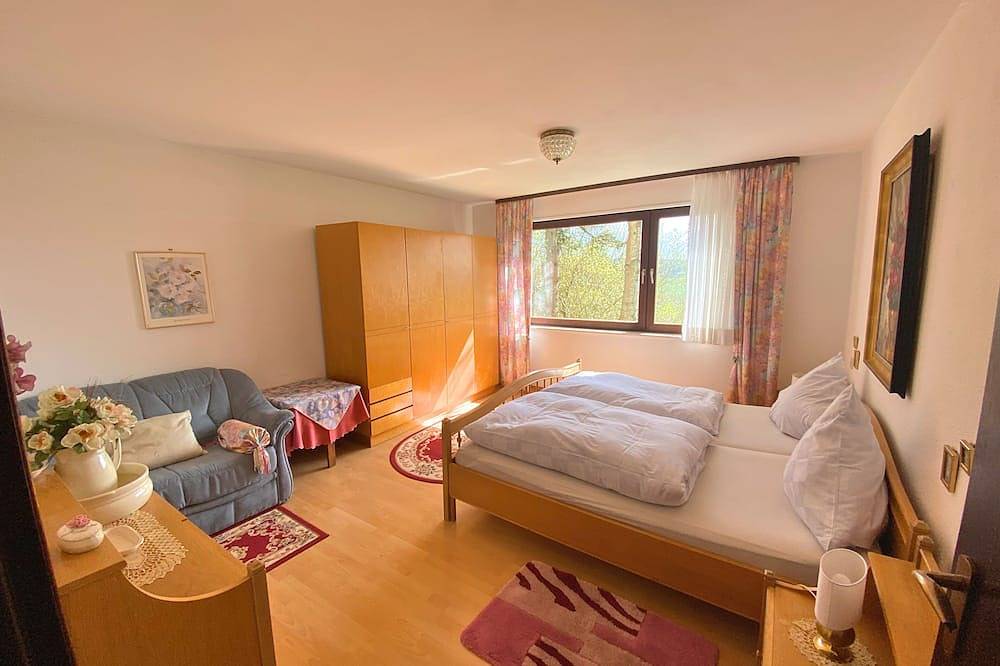 Ganze Wohnung, Gemütliche Ferienwohnung mit Panoramablick in Gersfeld, Rhön-Hessen