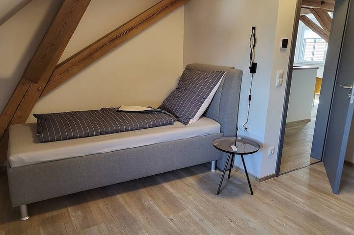 Ganze Wohnung, Ferienwohnung 2 mit Balkon und Whirlwanne in Feuchtwangen, Romantische Straße