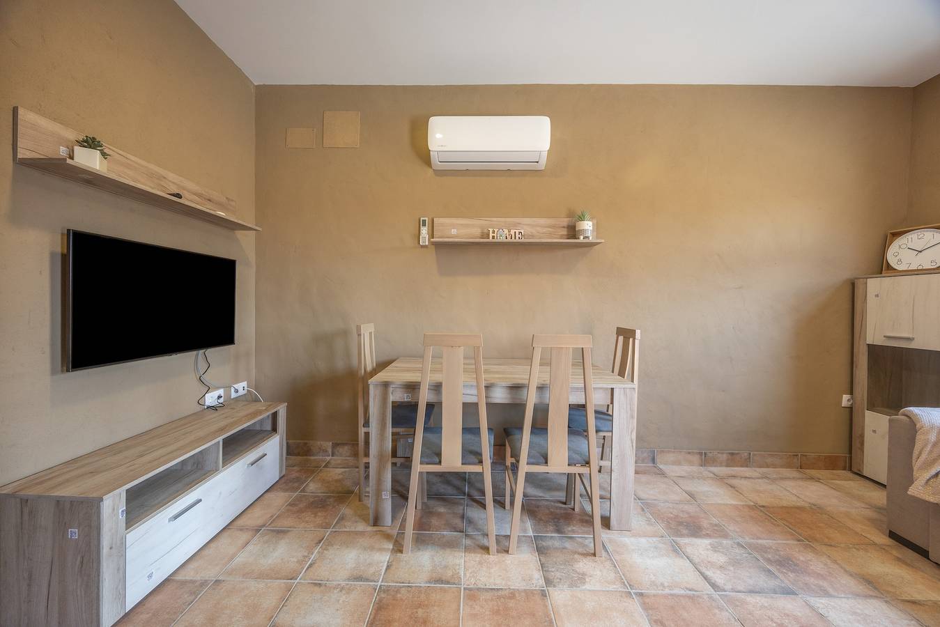 Entire apartment, Hacienda El Legado 4 Apartment with Shared Pool, Wi-Fi & Air Conditioning in Chiclana de la Frontera, Costa de la Luz