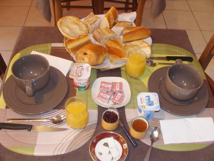 Location de vacances pour 2 personnes, avec Terrasse ainsi que Jardin et Vue à Saint-Broladre