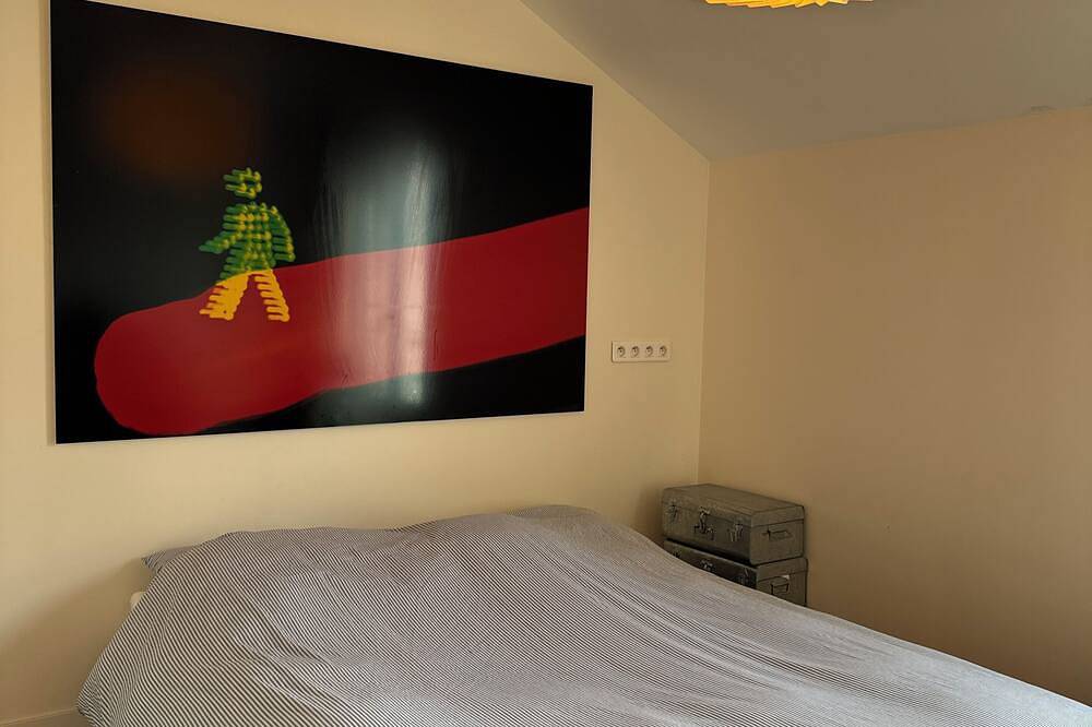 Family home with garden, 50m from the metro. Exceptional charm and calm. in Les Lilas, Sena-Saint Denis