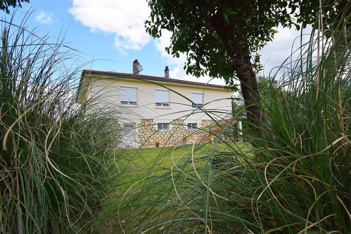 Location de vacances pour 5 personnes, avec jardin, animaux acceptés à Blanquefort-sur-Briolance - 2