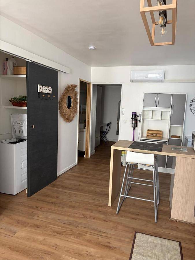 Appartement entier, Appartement de charme avec cour intérieure Centre de Lunel-Viel in Lunel-Viel, Côte méditerranéenne (France)