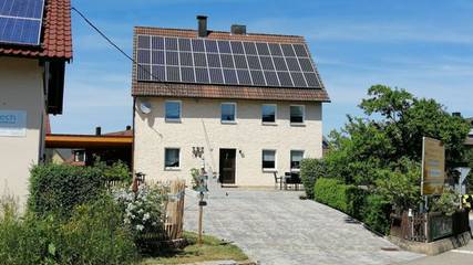Ferienhaus für 10 Personen, mit Garten in Ahorntal