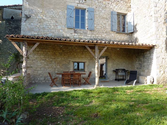 Gîte pour 2 personnes, avec terrasse ainsi que jardin et piscine à Cahuzac-sur-Vère - 3