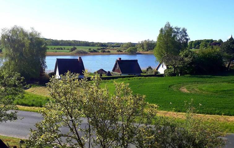 Ferienwohnung für 4 Personen, mit Garten und Seeblick in Laage - 2