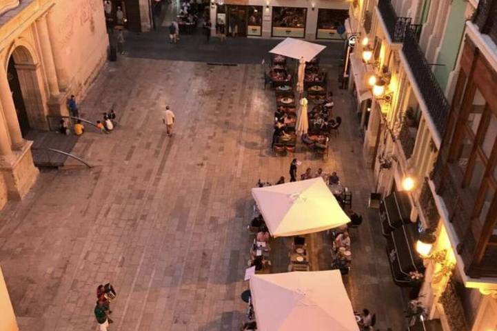Vacation rental for 9 people, with balcony in Alicante