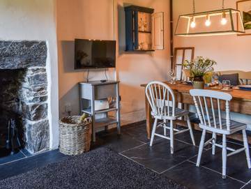 Log Cabin for 2 People in Porthmadog, North-Wales, Photo 4
