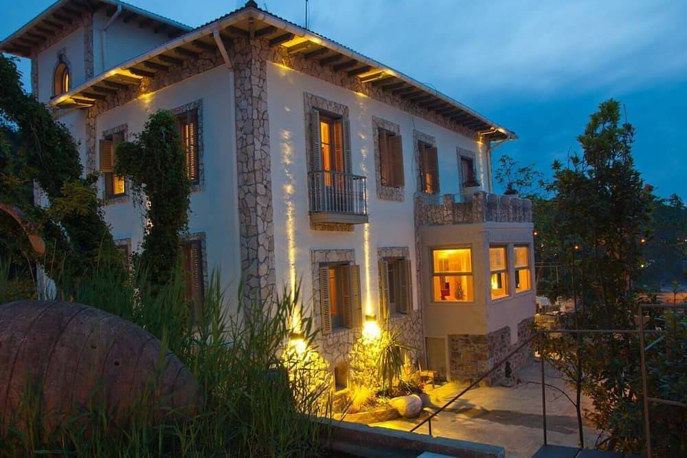 Grand villa on the Cantabrian Sea. Sweeping views, luxurious accommodation in Motrico, Costa Vasca